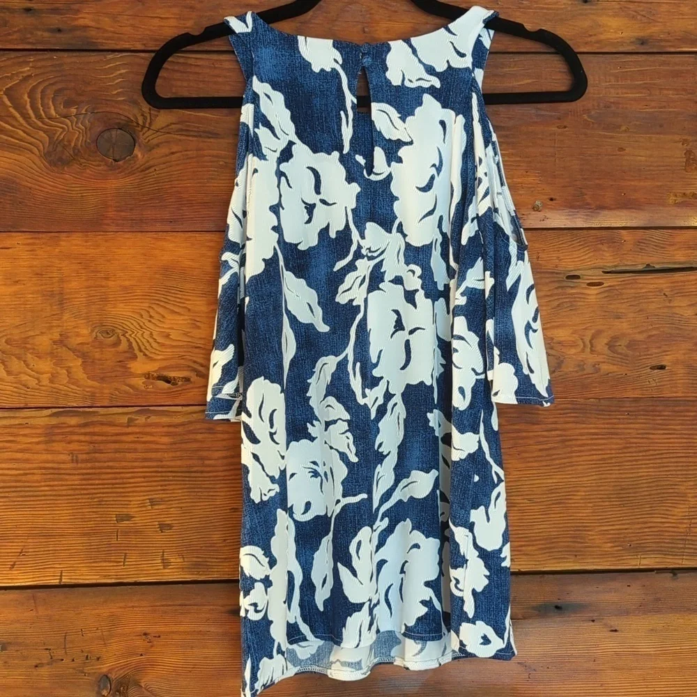 INC International | Floral Flowy Blue White Shoulder Cutout Tank Top Size M - Picture 4 of 7